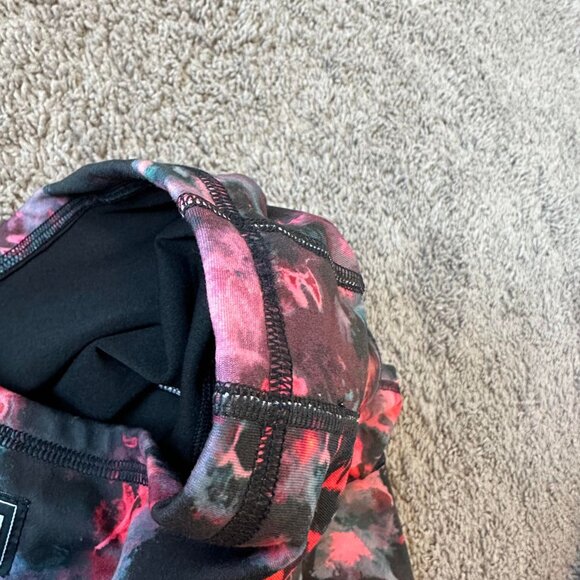 NWT Red and Black smoke/Tie Dye FLEO shorts - 3.5" inseam Size Large - Picture 5 of 6